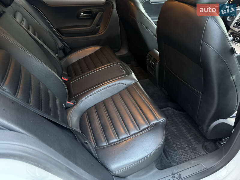 Купе Volkswagen CC / Passat CC 2011 в Киеве