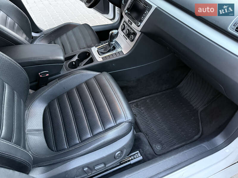 Купе Volkswagen CC / Passat CC 2011 в Киеве