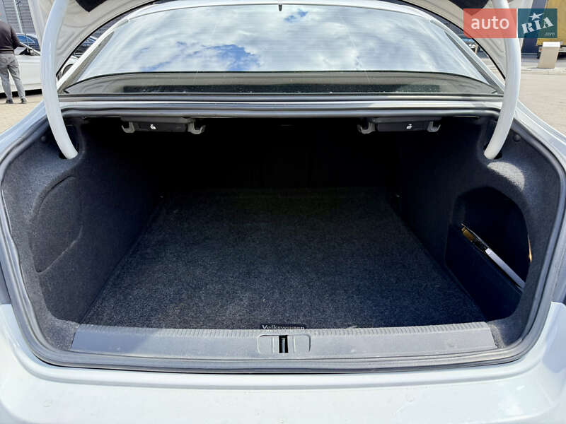 Купе Volkswagen CC / Passat CC 2013 в Киеве