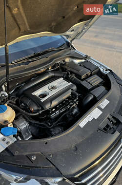 Купе Volkswagen CC / Passat CC 2012 в 