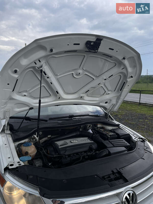 Купе Volkswagen CC / Passat CC 2011 в Рава-Руській