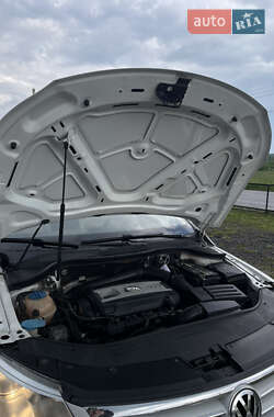 Купе Volkswagen CC / Passat CC 2011 в 