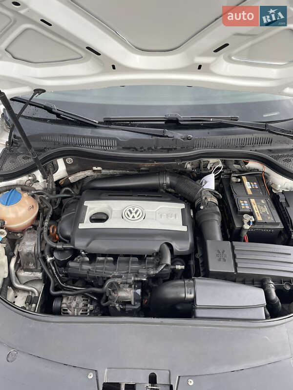 Купе Volkswagen CC / Passat CC 2011 в Рава-Руській