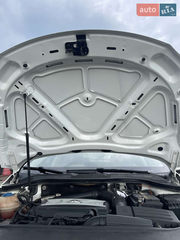 Купе Volkswagen CC / Passat CC 2011 в Рава-Руській