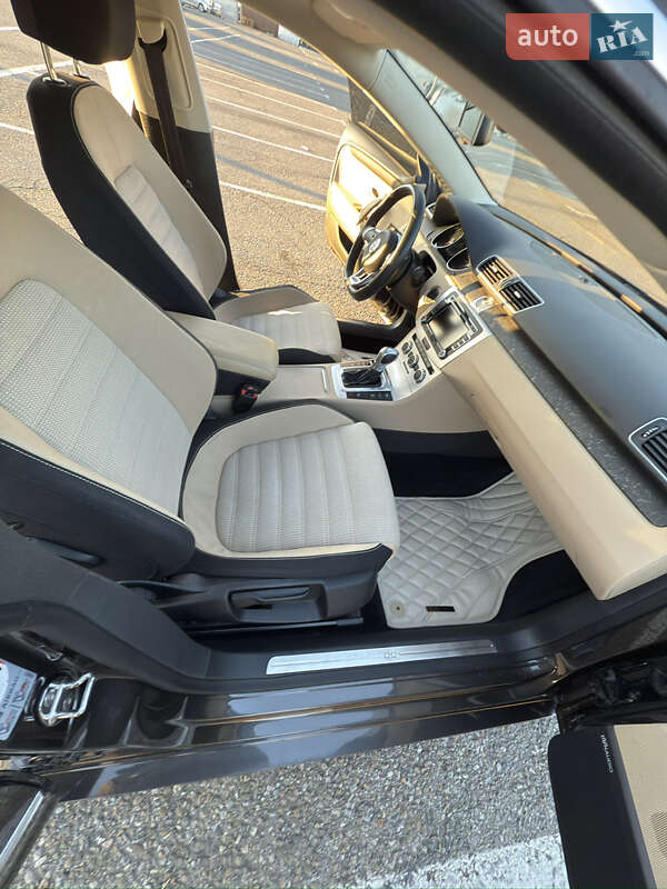 Купе Volkswagen CC / Passat CC 2014 в Чернівцях