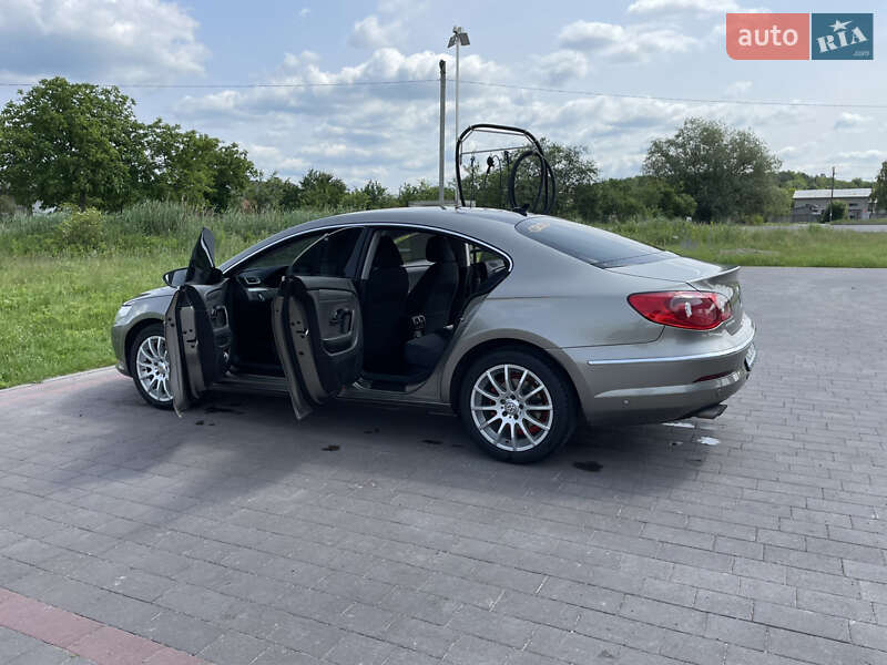 Купе Volkswagen CC / Passat CC 2011 в Львове