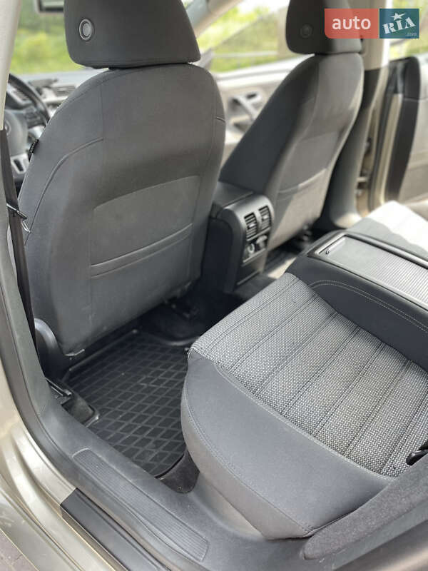 Купе Volkswagen CC / Passat CC 2011 в Львове