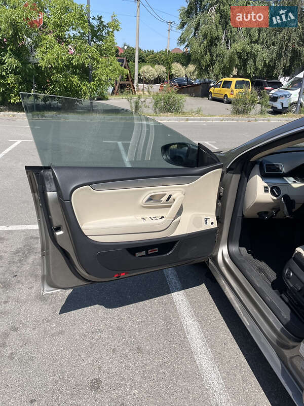 Купе Volkswagen CC / Passat CC 2010 в Киеве