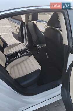 Купе Volkswagen CC / Passat CC 2011 в 