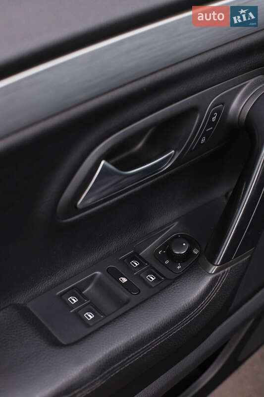 Купе Volkswagen CC / Passat CC 2013 в Львове
