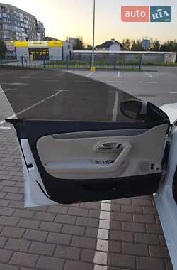 Купе Volkswagen CC / Passat CC 2011 в 