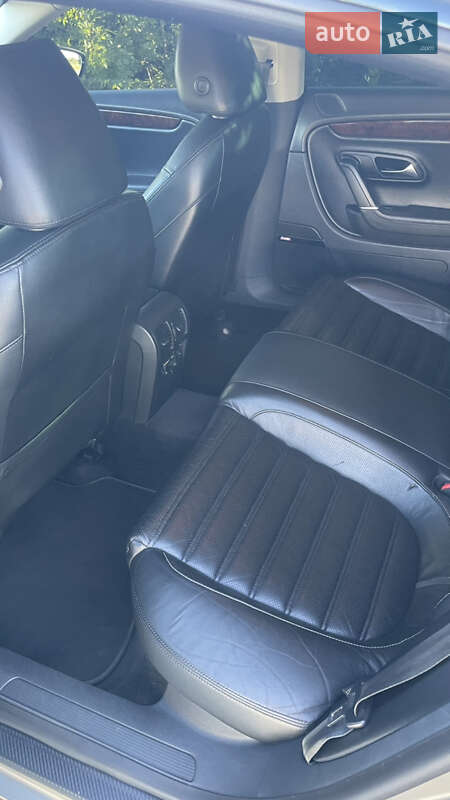 Купе Volkswagen CC / Passat CC 2010 в Мукачевому