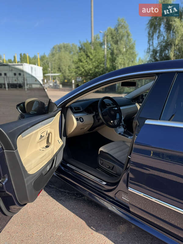 Купе Volkswagen CC / Passat CC 2015 в Киеве