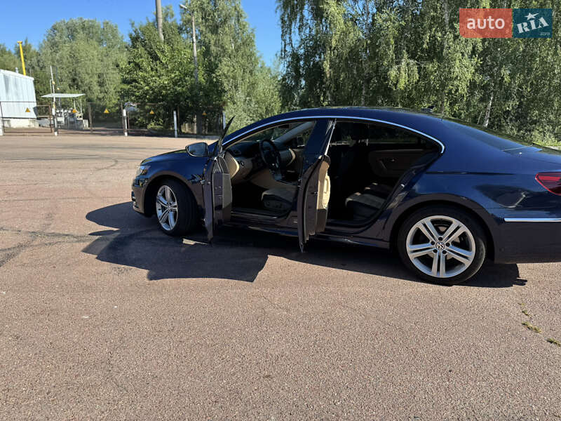 Купе Volkswagen CC / Passat CC 2015 в Киеве