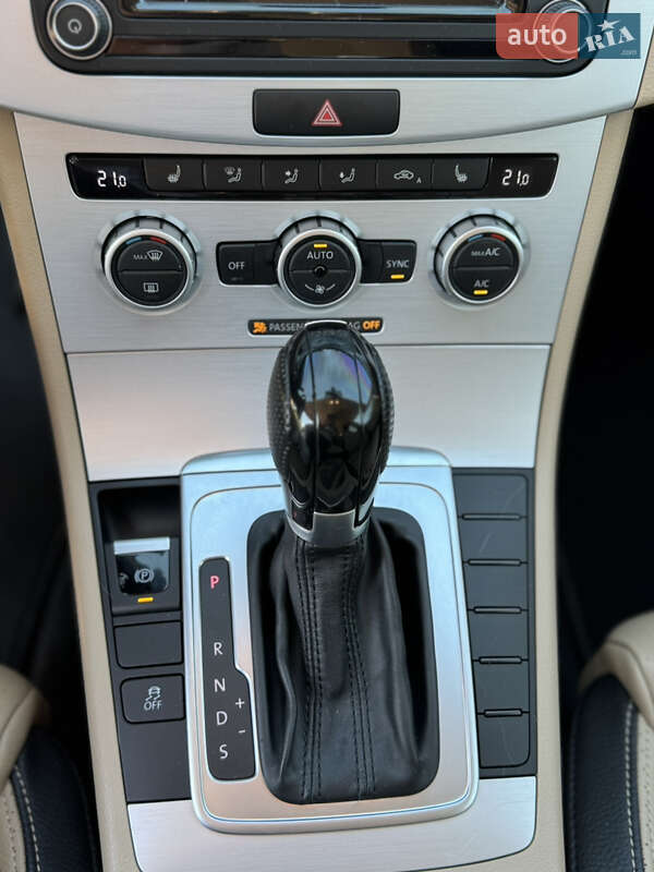 Купе Volkswagen CC / Passat CC 2015 в Киеве