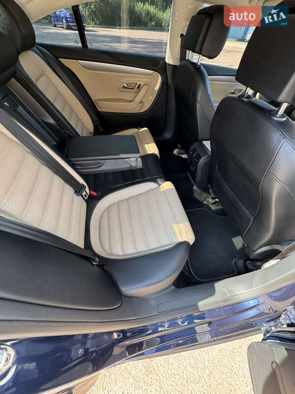 Купе Volkswagen CC / Passat CC 2015 в Киеве