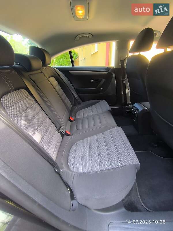 Купе Volkswagen CC / Passat CC 2010 в Дубно