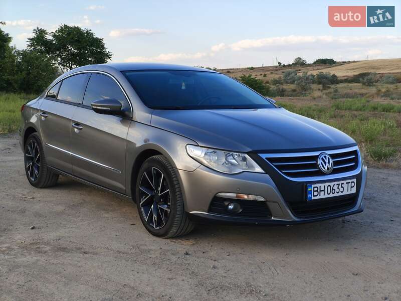 Купе Volkswagen CC / Passat CC 2010 в Южному