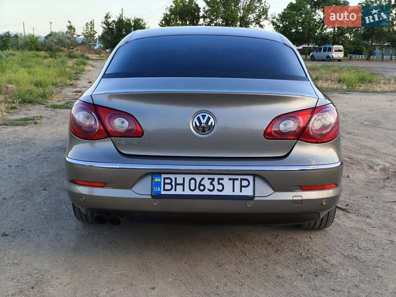 Купе Volkswagen CC / Passat CC 2010 в Южному