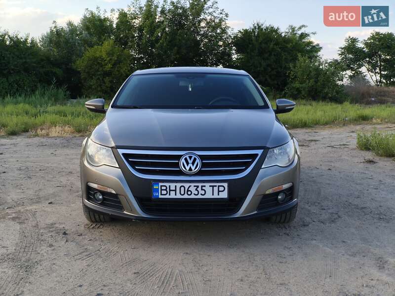 Купе Volkswagen CC / Passat CC 2010 в Южному