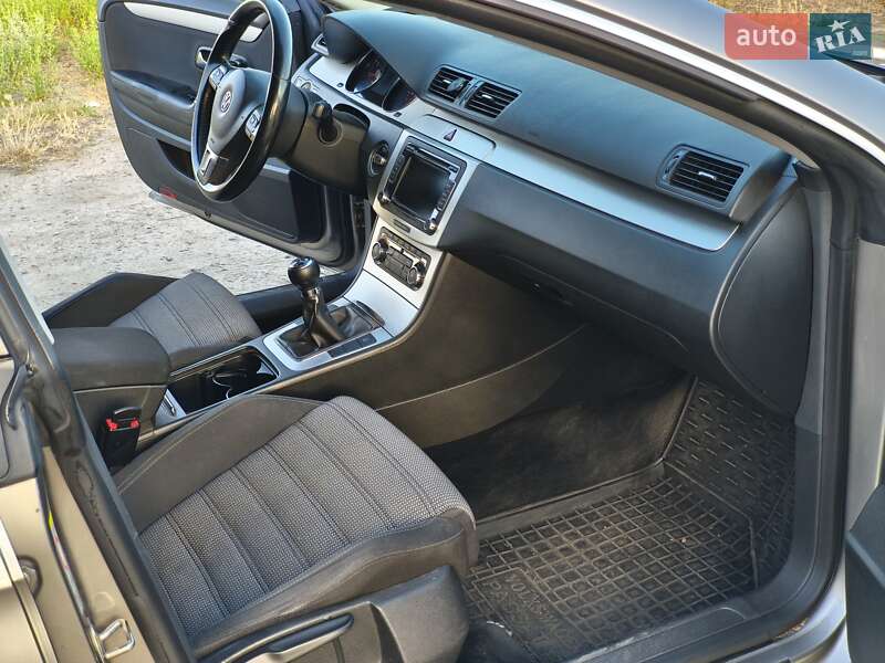 Купе Volkswagen CC / Passat CC 2010 в Южному