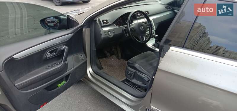 Купе Volkswagen CC / Passat CC 2010 в Києві
