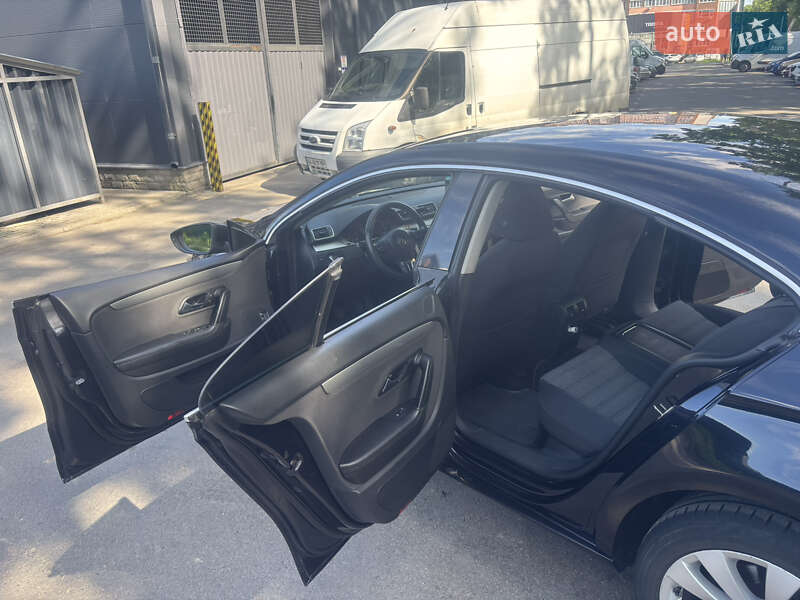 Купе Volkswagen CC / Passat CC 2011 в Киеве