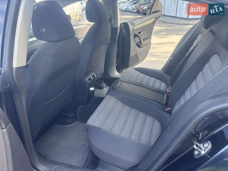 Купе Volkswagen CC / Passat CC 2011 в Киеве