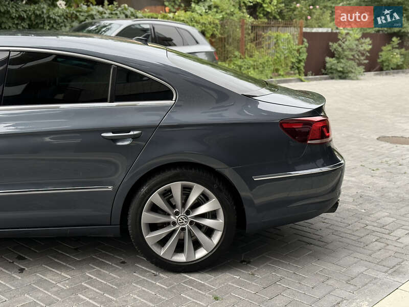 Купе Volkswagen CC / Passat CC 2012 в Ужгороді