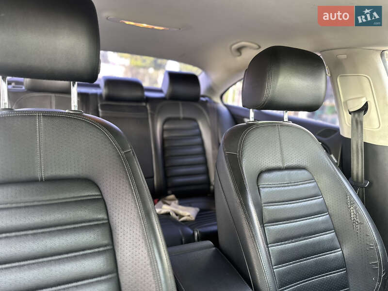 Купе Volkswagen CC / Passat CC 2012 в Києві