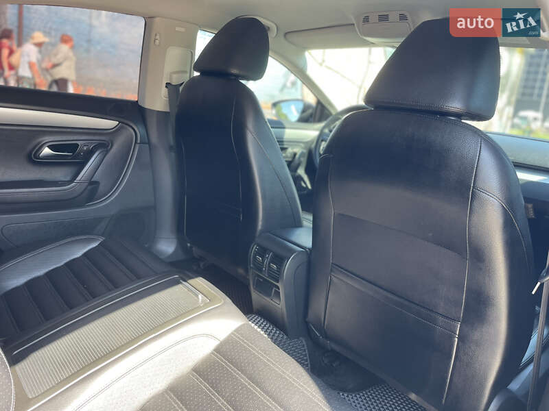 Купе Volkswagen CC / Passat CC 2010 в Луцьку