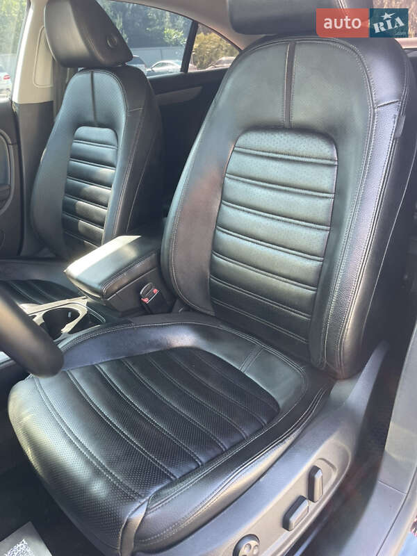 Купе Volkswagen CC / Passat CC 2010 в Луцьку