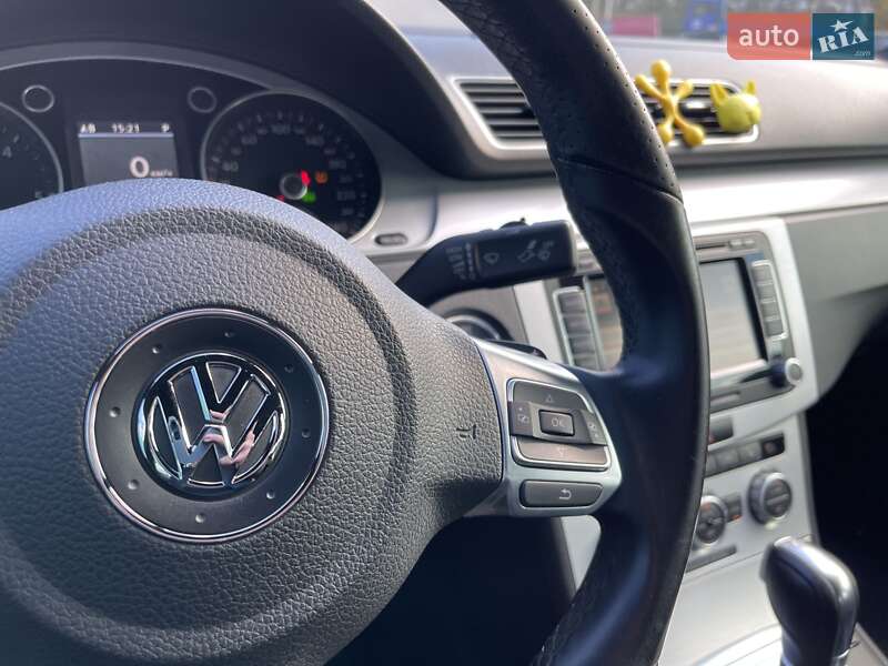 Купе Volkswagen CC / Passat CC 2013 в Львові
