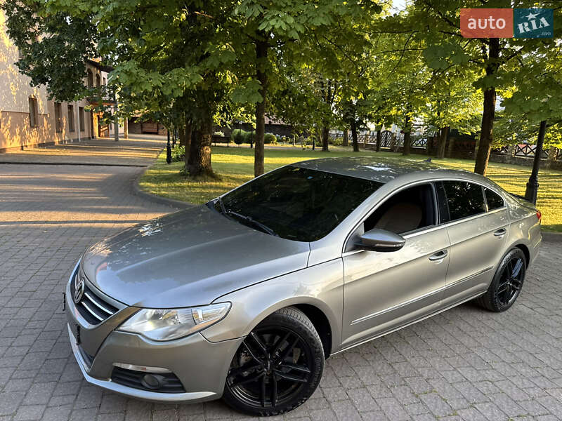 Купе Volkswagen CC / Passat CC 2010 в Брошневе-Осаде