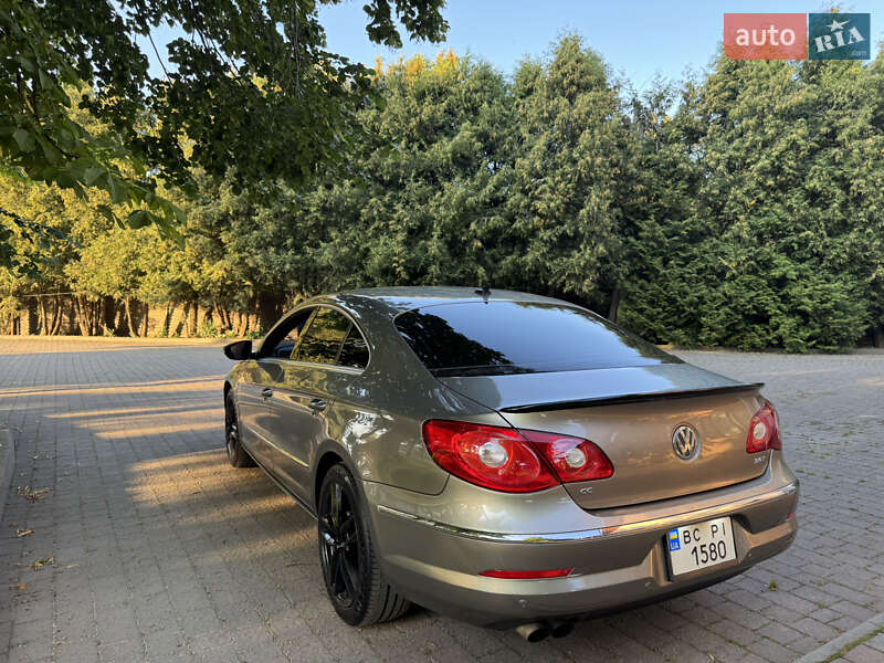 Купе Volkswagen CC / Passat CC 2010 в Брошневе-Осаде
