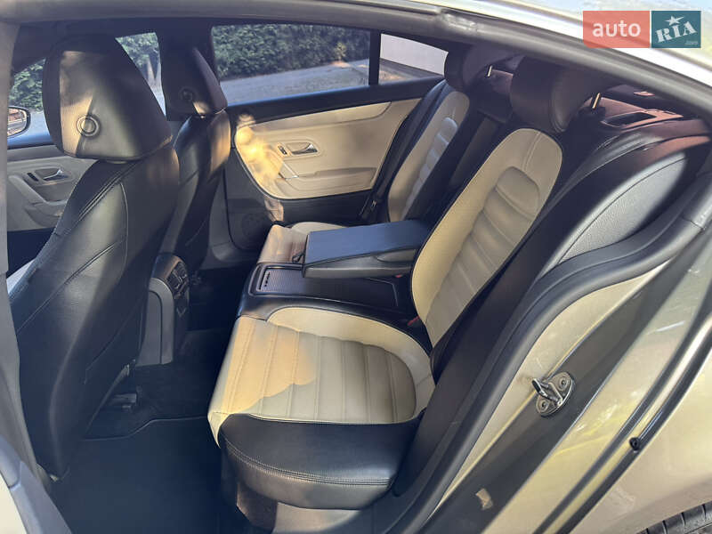 Купе Volkswagen CC / Passat CC 2010 в Брошневе-Осаде