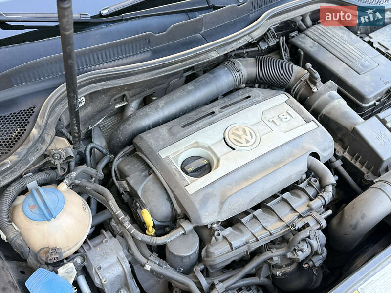 Купе Volkswagen CC / Passat CC 2015 в Києві