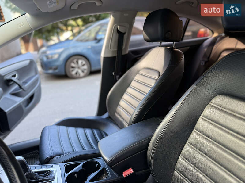 Купе Volkswagen CC / Passat CC 2015 в Києві