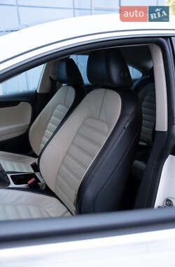 Седан Volkswagen CC / Passat CC 2011 в 