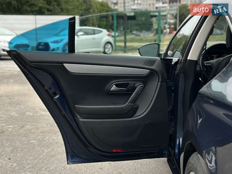 Купе Volkswagen CC / Passat CC 2012 в Шептицькому