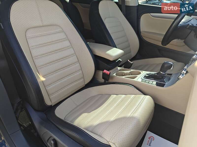 Купе Volkswagen CC / Passat CC 2013 в Львове