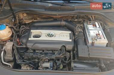 Купе Volkswagen CC / Passat CC 2011 в 