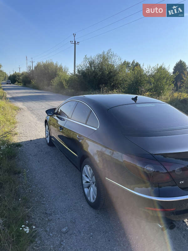 Купе Volkswagen CC / Passat CC 2010 в Полонному