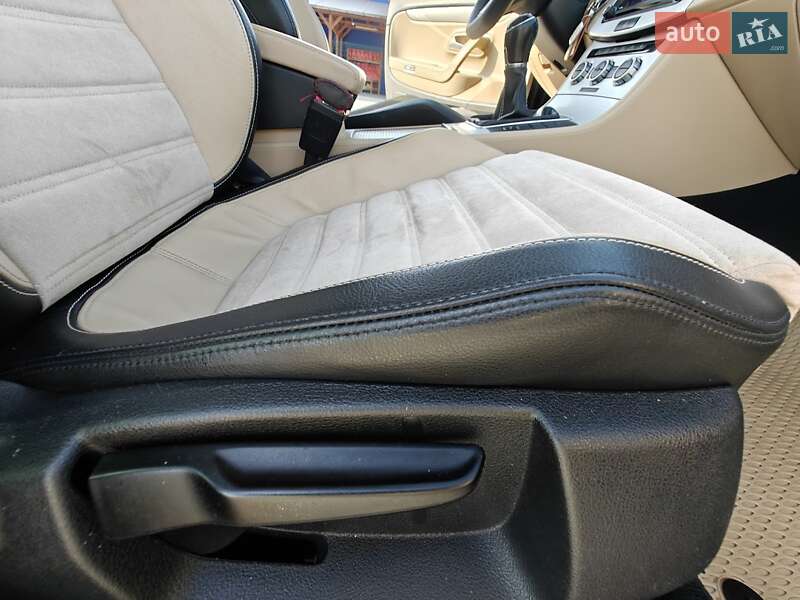Купе Volkswagen CC / Passat CC 2012 в Киеве