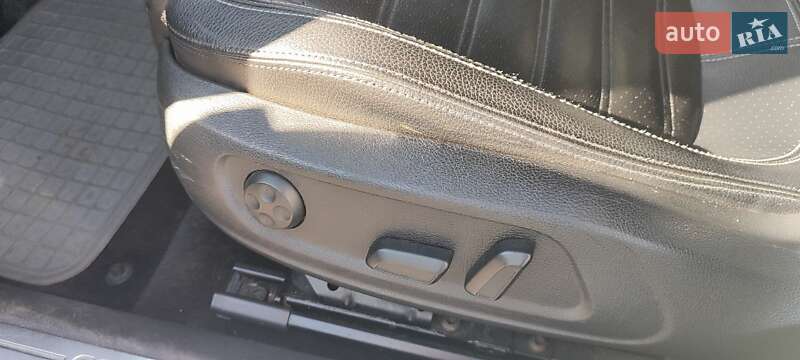 Купе Volkswagen CC / Passat CC 2012 в Києві