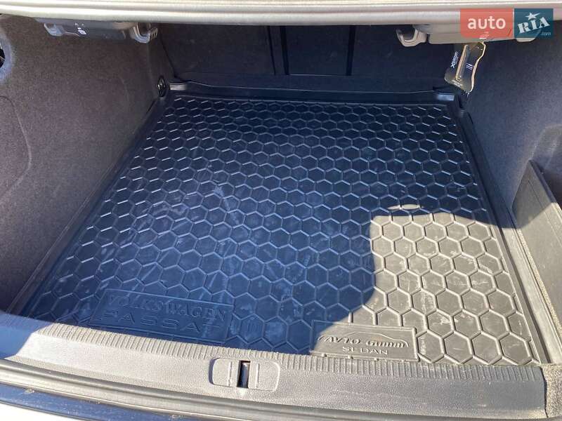 Купе Volkswagen CC / Passat CC 2012 в Помошной