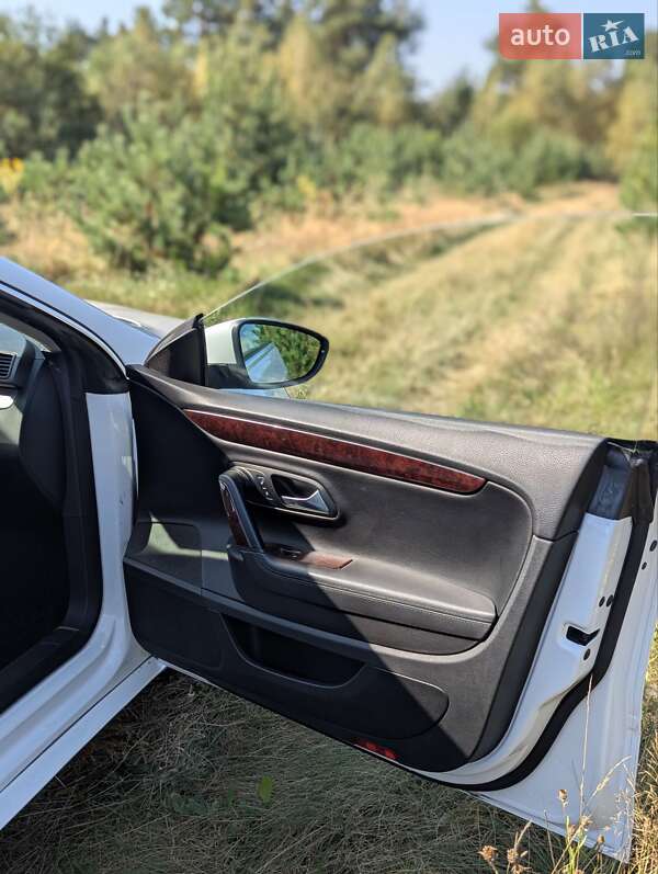 Купе Volkswagen CC / Passat CC 2010 в Камені-Каширському