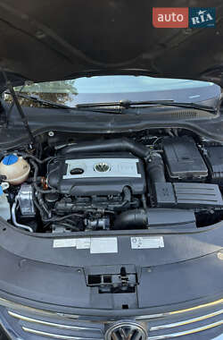 Купе Volkswagen CC / Passat CC 2011 в 