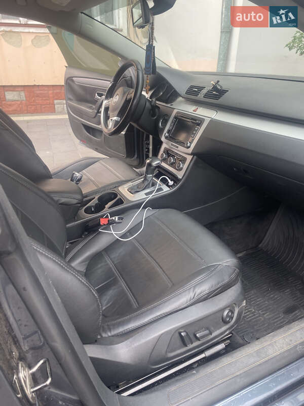 Купе Volkswagen CC / Passat CC 2010 в Львове