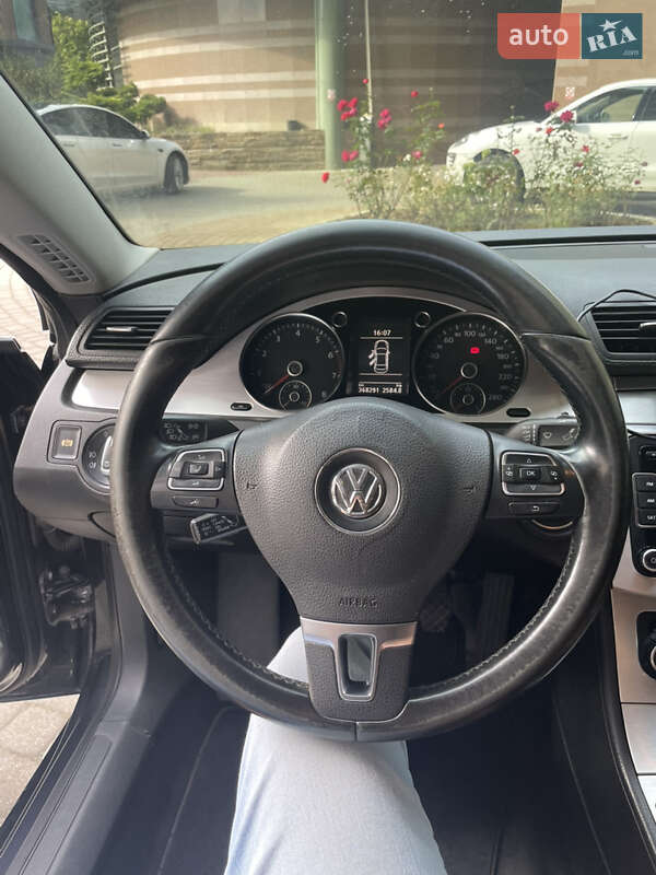 Купе Volkswagen CC / Passat CC 2010 в Ужгороде